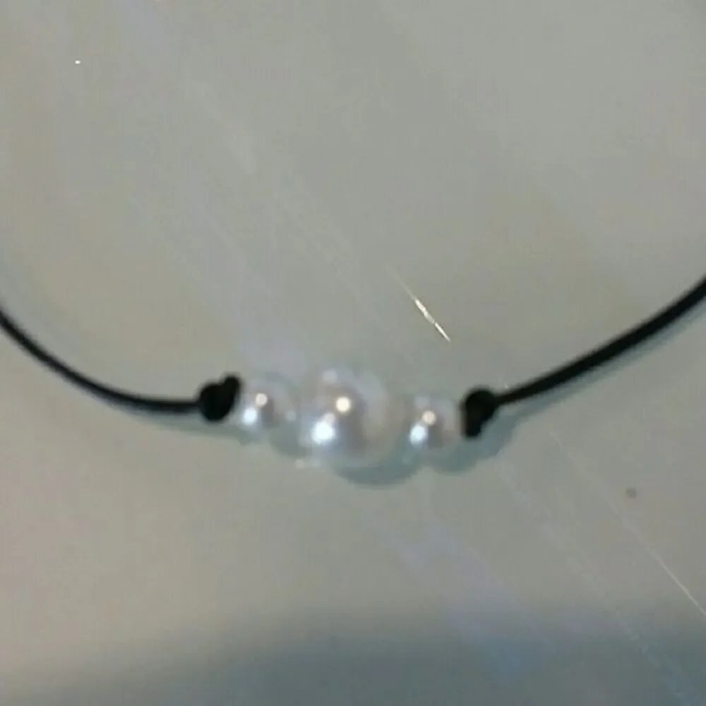 Leather pearl choker!